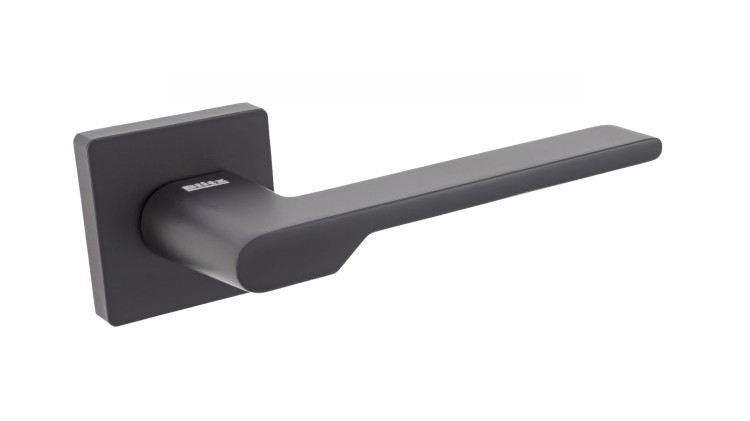 Klamka czarna wewnętrzna GOLIAT.cechy:  łatwy system montażowy śruby przelotowe szyld 53 mm x 53 mm  Waga 0,89kg  Kod EAN 5901812899354