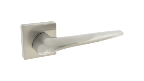 klamki nikiel blitz-Klamka wewnętrzna LIMA-cechy:  łatwy system montażowy śruby przelotowe szyld 53 mm x 53 mm Waga 1,03kg Kod EAN 5901812897312