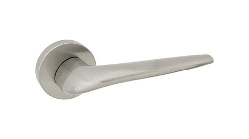 klamki nikiel.-Klamka wewnętrzna LIMA-cechy:  łatwy system montażowy śruby przelotowe szyld fi 53 mm Waga 0,8kg Kod EAN 5901812897374 kolor: Nikiel satyna