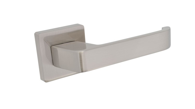 Klamka wewnętrzna ROSA-cechy:  łatwy system montażowy śruby przelotowe szyld 53 mm x 53 mm Waga 0,9kg Kod EAN 5901812898111 kolor: Nikiel satyna