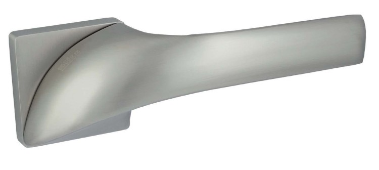 klamki satyna.-Klamka wewnętrzna RUBENS-cechy:  łatwy system montażowy śruby przelotowe szyld 53 mm x 53 mm Waga 1,1kg Kod EAN 5901812896094 kolor: Satyna mat- Klamka wewnętrzna RUBENS