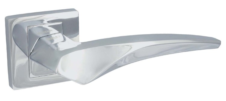 Klamka wewnętrzna SUMATRA.cechy:  łatwy system montażowy śruby przelotowe szyld 53 mm x 53 mm Waga 0,95kg Kod EAN 5901812896025 kolor:Chrom