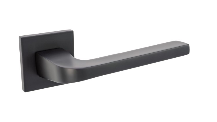 Czarna klamka wewnętrzna FORESTA SLIM.cechy:  łatwy system montażowy śruby przelotowe Waga 0,46kg Kod EAN 5901812899316 kolor: Czarny 51 mm x 51 mm