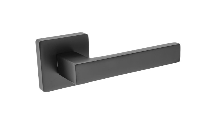 Czarna klamka wewnętrzna QUETRA. cechy:  łatwy system montażowy śruby przelotowe Waga 0,55kg Kod EAN 5901812898180 kolor: Czarny 53 mm x 53 mm
