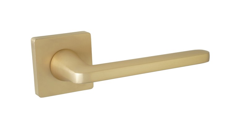 Złota klamka wewnętrzna VENA. cechy:  łatwy system montażowy śruby przelotowe szyld 52 mm x 52 mm    Waga 0,55kg Kod EAN 5901812898555