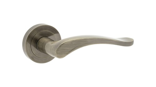 Klamka NATALI ALUBRASS patyna – okrągła rozeta Ø50 mm