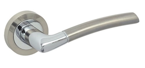 Klamka do drzwi PORTO Nikiel chrom. cechy:  łatwy system montażowy śruby przelotowe  szyld fi 50 mm Waga 0,41kg Kod EAN 5901812894205 kolor: Nikiel chrom