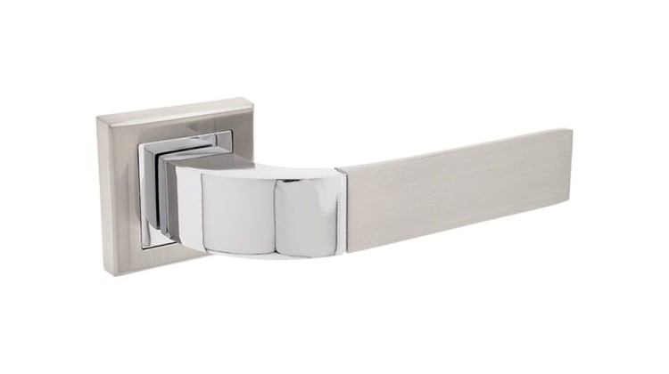 Klamka do drzwi HECTOR Nikiel chrom.cechy:  łatwy system montażowy śruby przelotowe szyld 51 mm x 51 mm Waga 0,49kg Kod EAN 5901812893253 kolor: Nikiel chrom-Klamka wewnętrzna HECTOR