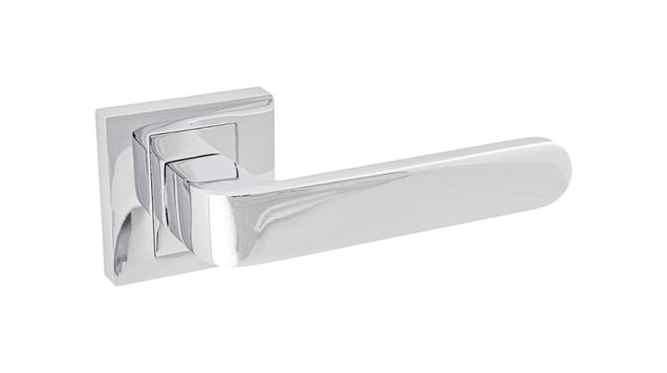 Klamka do drzwi LADY Chrom. cechy:  łatwy system montażowy śruby przelotowe szyldu 54 mm x 54 mm Waga 0,48kg Kod EAN 5901812894410 kolor: Chrom. Klamka wewnętrzna LADY