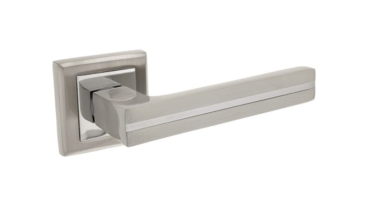 Klamka do drzwi NORMA  Nikiel chrom.cechy:  łatwy system montażowy śruby przelotowe Waga 0,46kg Kod EAN 5901812891037 kolor: Nikiel chrom, 52 mm x 52 mm. Klamka wewnętrzna NORMA