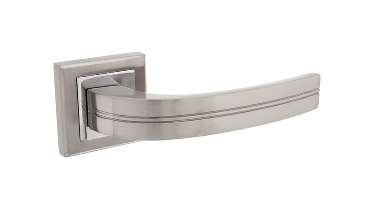 Klamka do drzwi ULTRA Nikiel chrom. cechy:  łatwy system montażowy śruby przelotowe Waga 0,48kg Kod EAN 5901812893857 kolor: Nikiel chrom , 51 mm x 51 mm. Klamka wewnętrzna ULTRA