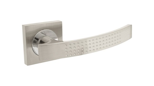 Klamka do drzwi ASTRO Nikiel chrom.cechy:  łatwy system montażowy śruby przelotowe Waga 0,42kg Kod EAN 5901812895325 kolor: Nikiel chrom