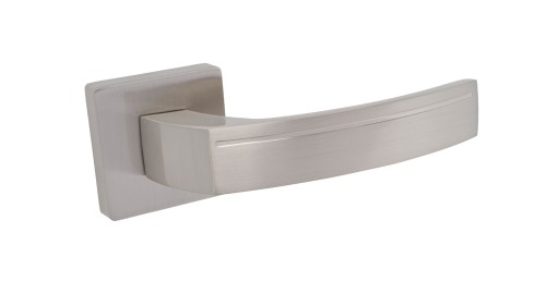 Klamka do drzwi CARMEN nikiel satyna.cechy:  łatwy system montażowy śruby przelotowe szyld 53 mm x 53 mm Waga 0,55kg Kod EAN 5901812898159 kolor: Nikiel satyna