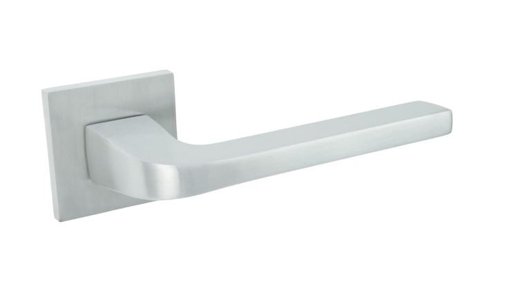 Klamka wewnętrzna FORESTA SLIM.cechy:  łatwy system montażowy śruby przelotowe Waga 0,46kg Kod EAN 5901812899323 kolor: Chrom mat 51 mm x 51 mm