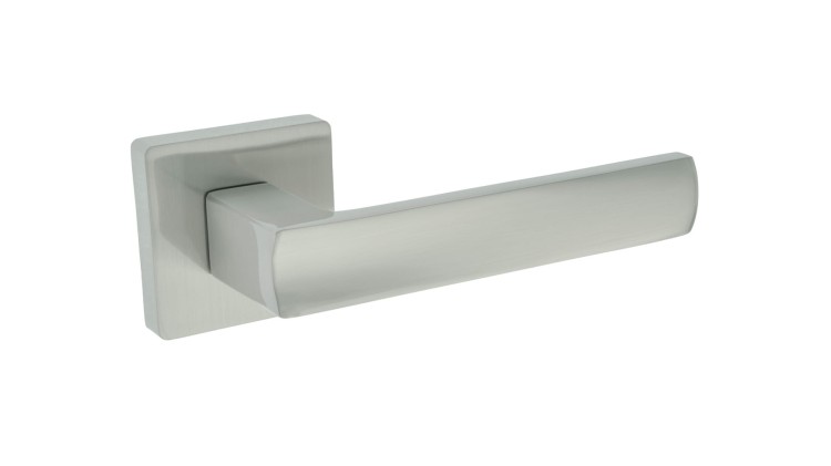 Klamka do drzwi INES Nikiel satyna.cechy:  łatwy system montażowy śruby przelotowe szyld 54 mm x 54 mm Waga 0,55kg Kod EAN 5901812898197 kolor: Nikiel satyna.  Klamka wewnętrzna INES