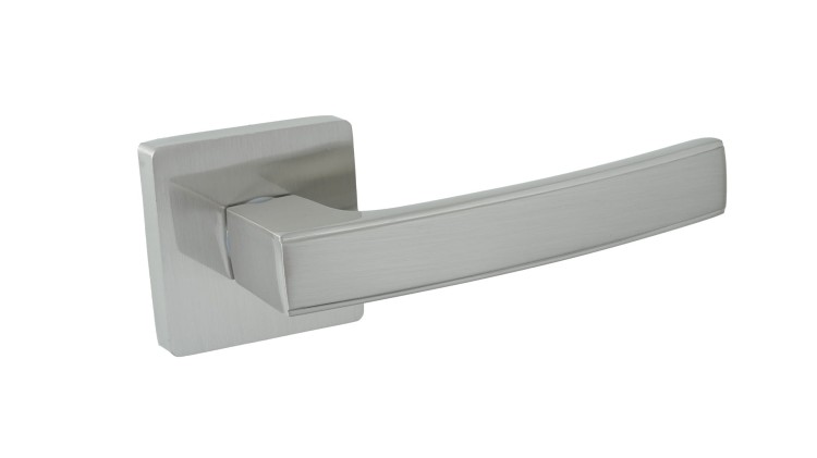 Klamka do drzwi MONTANA nikiel satyna.cechy:  łatwy system montażowy śruby przelotowe szyld 53 mm x 53 mm Waga 0,55kg Kod EAN 5901812898791 kolor: Nikiel satyna- Klamka wewnętrzna MONTANA