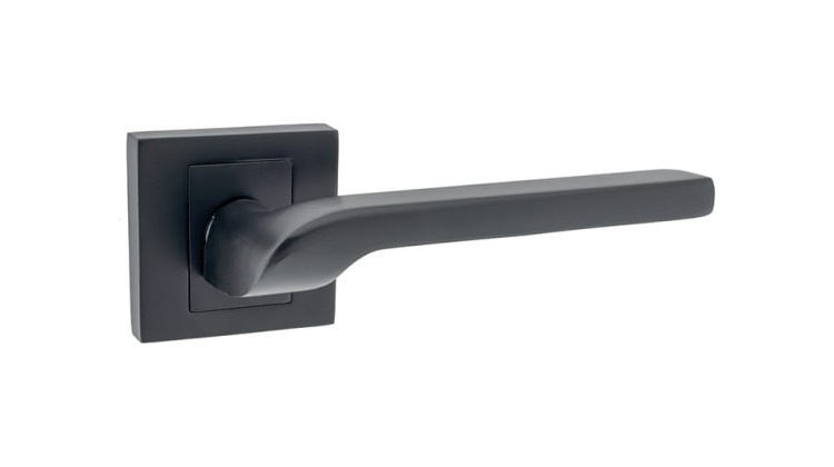 Czarna klamka wewnętrzna ZOYA.cechy:  łatwy system montażowy śruby przelotowe szyld 54 mm x 54 mm Waga 0,5kg Kod EAN 5901812897183 kolor: Czarny