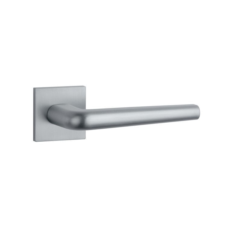 Klamka wewnętrzna chrom satynowy- APRILE FUNKIA  Grubość Rozety  7 mm  Kolor  Chrom satynowy  Rozmiar  53 mm x 53 mm  Szyld  Kwadratowy  Marka  APRILE  Producent  ENGER