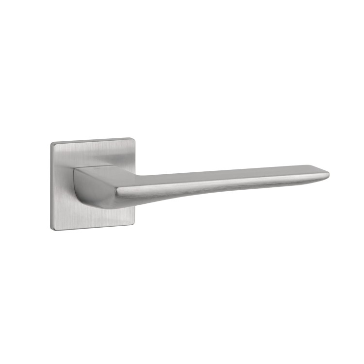 Klamka wewnętrzna chrom szczotkowany- APRILE IRIS  .Grubość Rozety  5 mm  Kolor  Chrom Szczotkowany   Rozmiar  52 mm x 52 mm  Szyld  Kwadratowy  Marka  APRILE  Producent  ENGER  Klamka wewnętrzna