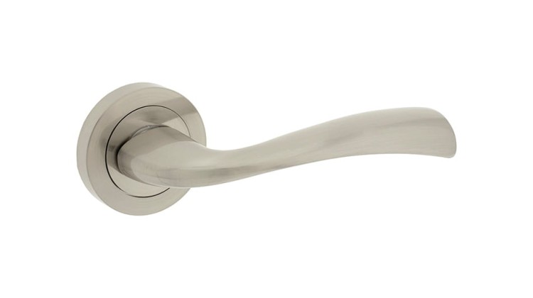 Klamka do drzwi IGA Nikiel satyna. cechy:  łatwy system montażowy śruby przelotowe fi 50mm Waga 0,41kg Kod EAN 5901812890429 kolor: Nikiel satyna.  Klamka wewnętrzna IGA