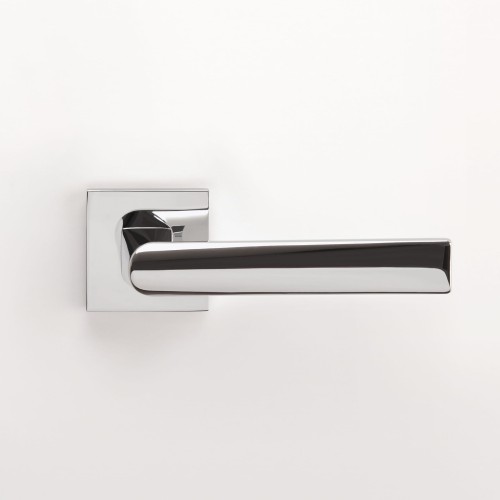 Klamka STILE ADANA ROZETA Q SLIM 7MM CP - chrom polerowany .Waga netto 0,587kg  Kod EAN 5902249331578  Grubość rozety 7 mm  Kolekcja Simple  Kolor Chrom polerowany  Kształt rozety Kwadratowa Q SLIM 7 mm  Producent ENGER  Marka STILE  Materiał Aluminium