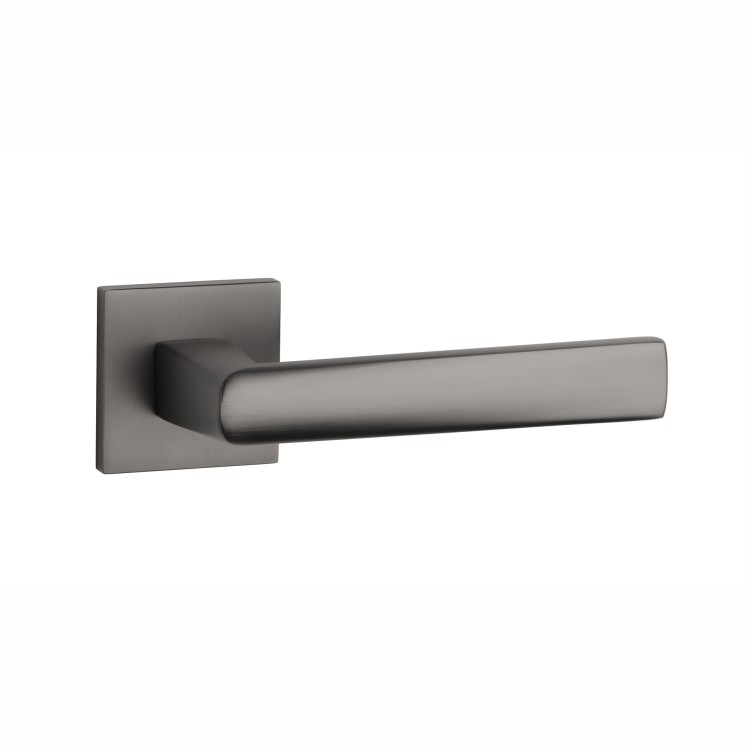 Klamka STILE ADANA ROZETA Q SLIM 7MM MSB - tytan .Waga netto 0,587kg  Kod EAN 5902249344011  Grubość rozety 7 mm  Kolekcja Simple  Kolor Tytan  Kształt rozety Kwadratowa Q SLIM 7 mm  Producent ENGER  Marka STILE  Materiał Aluminium