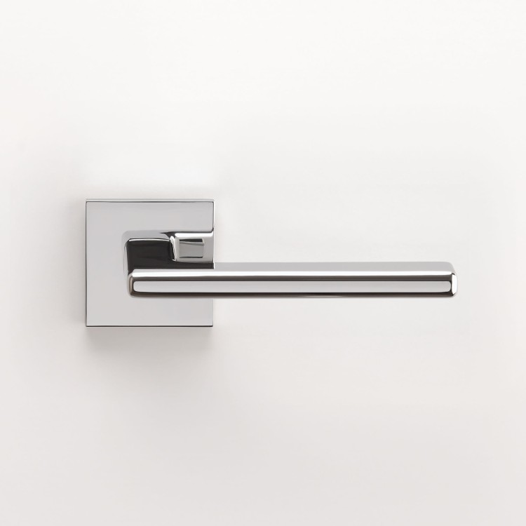 Klamka STILE ARTA ROZETA Q SLIM 7MM CP - chrom polerowany.Waga netto 0,559kg  Kod EAN 5902249331547  Grubość rozety 7 mm  Kolekcja Simple  Kolor Chrom polerowany  Kształt rozety Kwadratowa Q SLIM 7 mm  Producent ENGER  Marka STILE  Materiał Aluminium