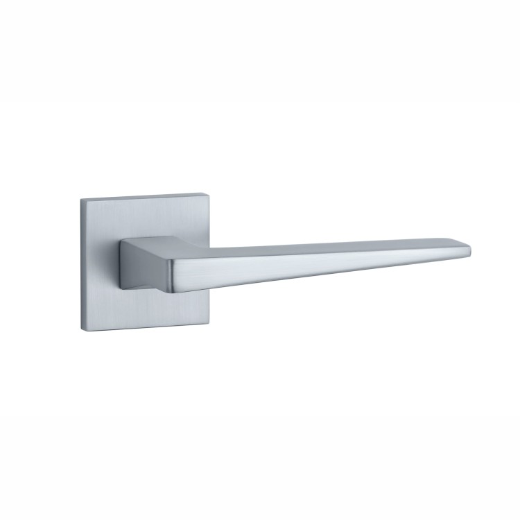 Klamka STILE EDA ROZETA Q SLIM 7MM PSC - chrom satynowy Waga netto 0,587kg  Grubość rozety 7 mm  Kolekcja Simple  Kolor Chrom satynowy  Kształt rozety Kwadratowa Q SLIM 7 mm ,53 mm x 53 mm Producent ENGER  Marka STILE  Materiał Aluminium