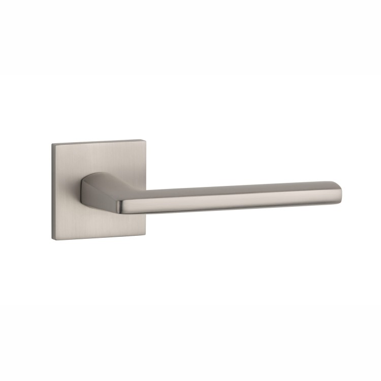 Klamka STILE EURA ROZETA Q SLIM 7MM MSN - nikiel .Waga netto 0,587kg  Kod EAN 5902249343939  Grubość rozety 7 mm  Kolekcja Simple  Kolor Nikiel  Kształt rozety Kwadratowa Q SLIM 7 mm, 53 mm x 53 mm  Producent ENGER  Marka STILE  Materiał Aluminium