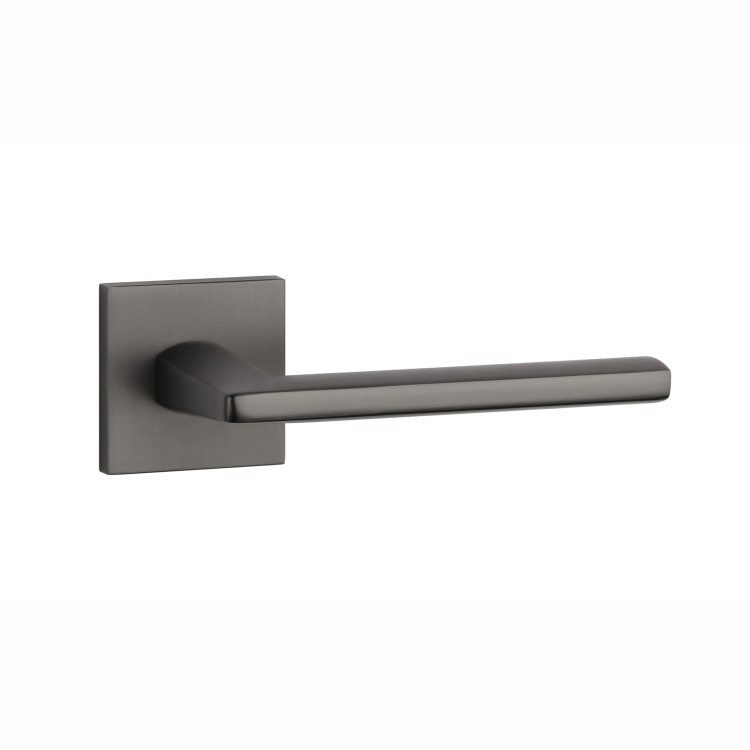 Klamka STILE EURA ROZETA Q SLIM 7MM MSB - tytan . 0,587kg  Kod EAN 5902249343922  Grubość rozety 7 mm  Kolekcja Simple  Kolor Tytan  Kształt rozety Kwadratowa Q SLIM 7 mm, 53 mm x 53 mm  Producent ENGER  Marka STILE  Materiał Aluminium