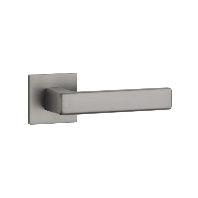 Klamka wewnętrzna STILE MIIA . 0,587kg  Kod EAN 5902249350029  Grubość rozety 7 mm  Kolekcja Simple  Kolor Tytan  Kształt rozety Kwadratowa Q SLIM 7 mm , 53 mm x 53 mm Producent ENGER  Marka STILE  Materiał Aluminium
