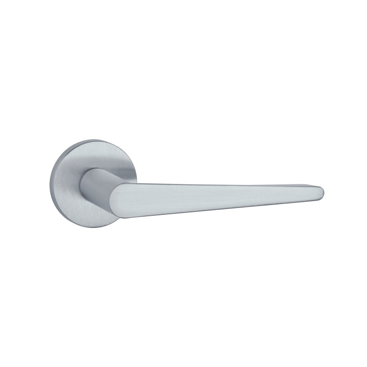 Klamka APRILE ARNICA ROZETA R SLIM 7MM CP - chrom satynowy  .Waga netto 0,784kg  Grubość rozety 7 mm  Kolekcja Comfort  Kolor Chrom satynowy  Kształt rozety Okrągła R SLIM 7 mm , fi 53 mm Producent ENGER  Marka APRILE  Materiał Cynk