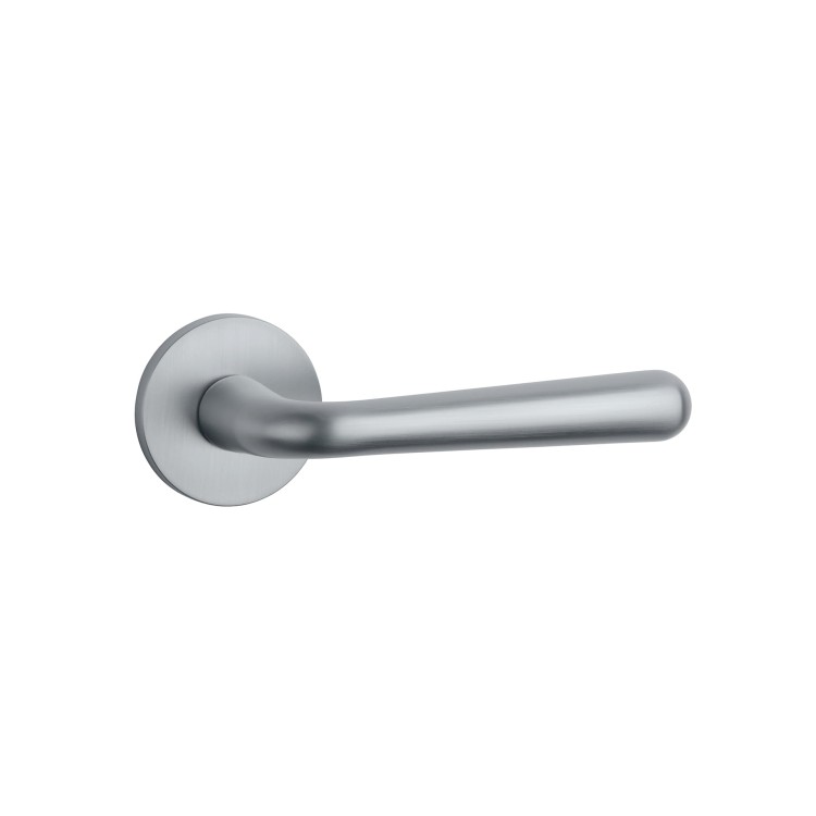 Klamka APRILE IRGA ROZETA R SLIM 7MM MSC - chrom satynowy.Waga netto 0,53kg  Kod EAN 5902249340938  Grubość rozety 7 mm  Kolekcja Comfort  Kolor Chrom satynowy  Kształt rozety Okrągła R SLIM 7 mm , fi 53 mm Producent ENGER  Marka APRILE  Materiał Cynk