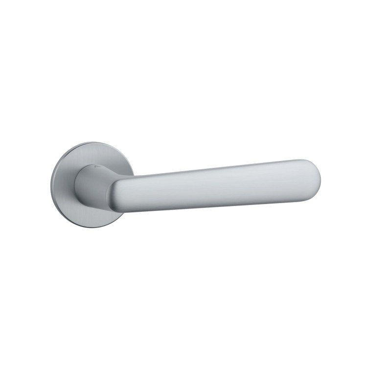 Klamka APRILE ARIA ROZETA R SUPER SLIM 5MM BK - chrom satynowy .Waga netto 1,031kg  Grubość rozety 5 mm  Kolekcja Prestige  Kolor Chrom satynowy  Kształt rozety Okrągła R SUPER SLIM 5 mm, fi 52 mm  Producent ENGER  Marka APRILE  Materiał Cynk