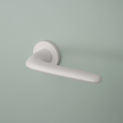 Klamka APRILE AZALIA ROZETA R SLIM 7MM WH - biały matowy .Waga netto 1,015kg  Kod EAN 5902249345230  Grubość rozety 7 mm  Kolekcja Premium  Kolor Biały matowy  Kształt rozety Okrągła R SLIM 7 mm, fi 52 mm  Producent ENGER  Marka APRILE  Materiał Cynk