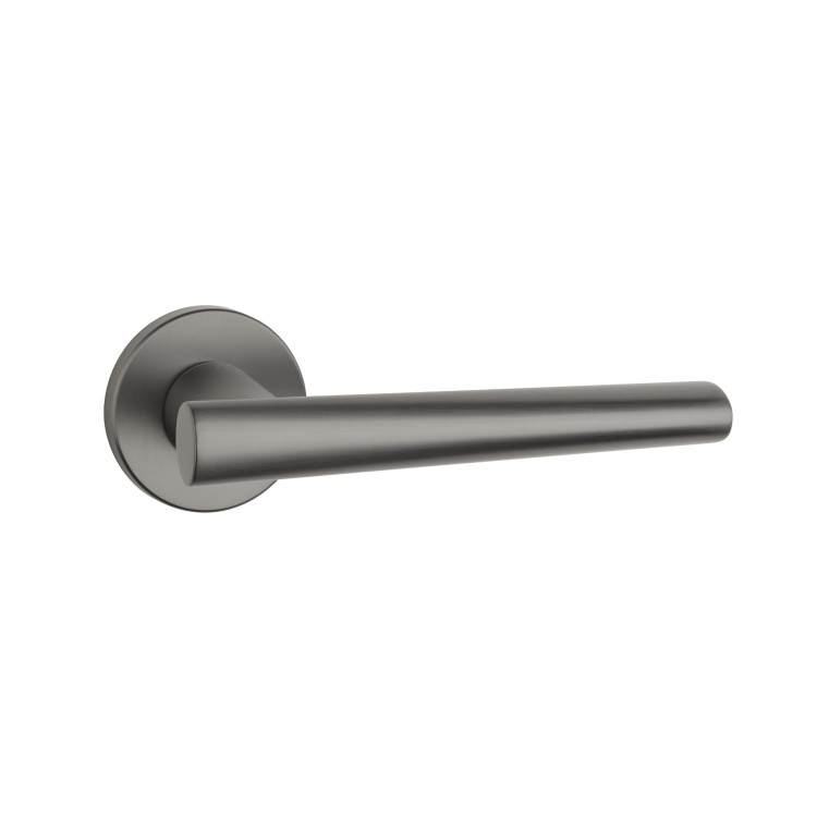 Klamka APRILE EUPHORBIA ROZETA R SLIM 7MM GYM - grafit .Waga netto 1,155kg  Kod EAN 5902249350142  Grubość rozety 7 mm  Kolekcja Prestige  Kolor Grafit  Kształt rozety Okrągła R SLIM 7 mm fi 52 mm  Producent ENGER  Marka APRILE  Materiał Cynk