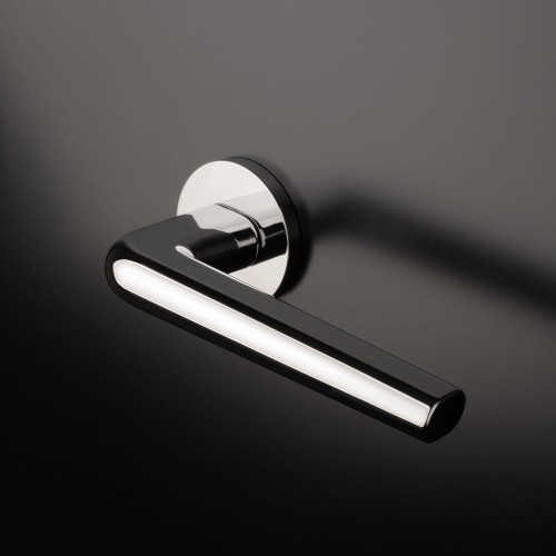 Klamka APRILE FUNKIA ROZETA R SLIM 7MM CP - chrom polerowany .Waga netto 0,735kg  Grubość rozety 7 mm  Kolekcja Comfort  Kolor Chrom polerowany  Kształt rozety Okrągła R SLIM 7 mm , fi 53 mm Producent ENGER  Marka APRILE  Materiał Cynk