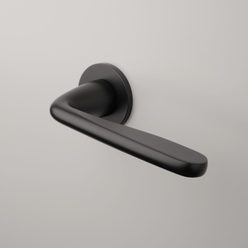 Klamka APRILE HIACYNTA ROZETA R SUPER SLIM 5MM BK - czarny matowy .Waga netto 0,938kg  Grubość rozety 5 mm  Kolekcja Prestige  Kolor Czarny matowy  Kształt rozety Okrągła R SUPER SLIM 5 mm, fi 52 mm  Producent ENGER  Marka APRILE  Materiał Cynk