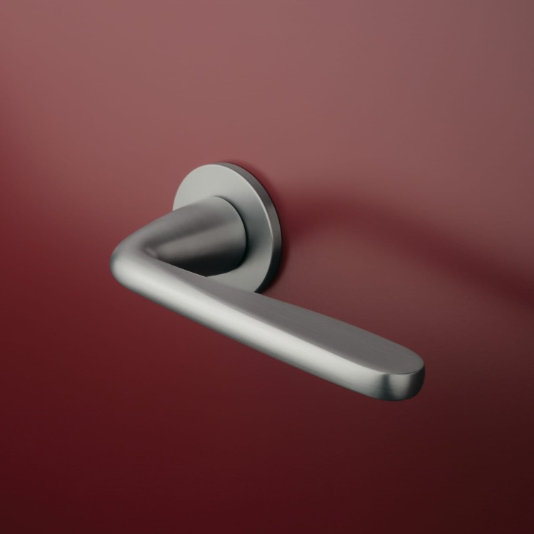 Klamka APRILE HIACYNTA ROZETA R SUPER SLIM 5MM SC - chrom satynowy .Waga netto 0,938kg Grubość rozety 5 mm  Kolekcja Prestige  Kolor Chrom satynowy  Kształt rozety Okrągła R SUPER SLIM 5 mm fi 52 mm  Producent ENGER  Marka APRILE  Materiał Cynk