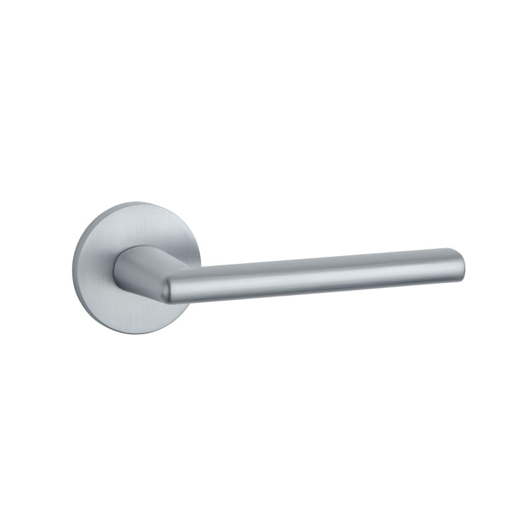 Klamka APRILE KALMIA ROZETA R SLIM 7MM MSC - chrom satynowy .Waga netto 0,898kg Grubość rozety 7 mm  Kolekcja Comfort  Kolor Chrom satynowy  Kształt rozety Okrągła R SLIM 7 mm ,fi 54 mm Producent ENGER  Marka APRILE  Materiał Cynk