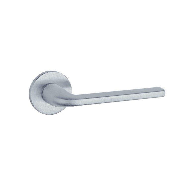Klamka APRILE OLEANDRO ROZETA R SLIM 7MM MSC - chrom satynowy .Waga netto 0,769kg Grubość rozety 7 mm  Kolekcja Comfort  Kolor Chrom satynowy  Kształt rozety Okrągła R SLIM 7 mm , fi 53 mm Producent ENGER  Marka APRILE  Materiał Cynk