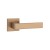 Klamka STILE HIRA ROZETA Q SLIM 7MM LIGHT BROWN - jasny brązowy.Waga netto 0,587kg Grubość rozety 7 mm  Kolekcja Simple  Kolor Jasny brązowy  Kształt rozety Kwadratowa Q SLIM 7 mm,53 mm x 53 mm  Producent ENGER  Marka STILE  Materiał Aluminium