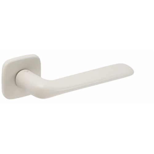 Klamka Flat ivory bdr-Klasa 4, co oznacza, że klamka może być montowana w miejscach użyteczności publicznej, takich jak szkoły, sądy czy biurowce