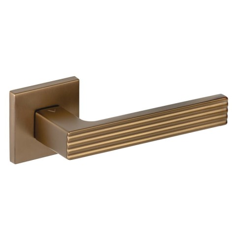 Klamka Felice Fit brąz-satyna bdr  -Klasa 4, co oznacza, że klamka może być montowana w miejscach użyteczności publicznej, takich jak szkoły, sądy czy biurowce