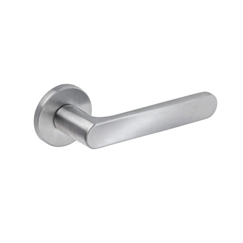 Klamka Rita Fit rozeta okrągła R68F chrom szczotkowany bdr  -Klasa 4, co oznacza, że klamka może być montowana w miejscach użyteczności publicznej, takich jak szkoły, sądy czy biurowce