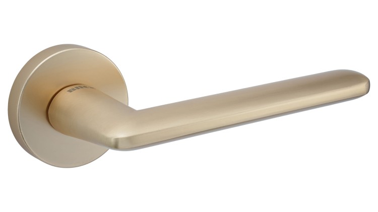 klamka-viera-rozeta-okragla-satyna-mosiadz-blitz.-Złota klamka wewnętrzna VIERA rozeta okrągła BLITZ-cechy:  łatwy system montażowy śruby przelotowe FI-52 Waga 0,85kg Kod EAN 5906284701037-Złota klamka wewnętrzna VIERA rozeta okrągła BLITZ