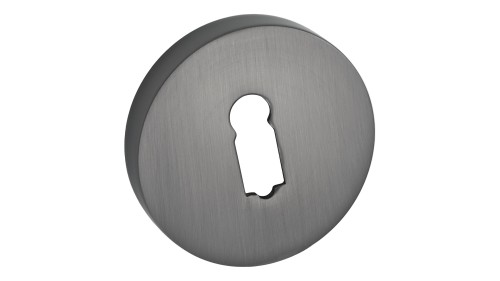 Stylowy i solidny szyld C BLITZ w kolorze tytanowym to idealne uzupełnienie klamek z tej samej serii.