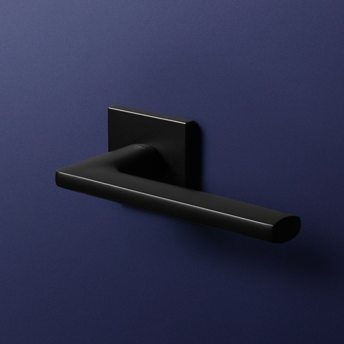 Klamka Cruz Fit czarny  -Klasa 4, co oznacza, że klamka może być montowana w miejscach użyteczności publicznej, takich jak szkoły, sądy czy biurowce