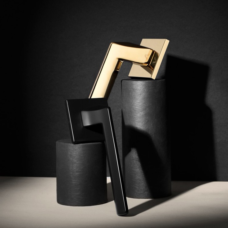 Klamka Ever Fit czarny -Klasa 4, co oznacza, że klamka może być montowana w miejscach użyteczności publicznej, takich jak szkoły, sądy czy biurowce