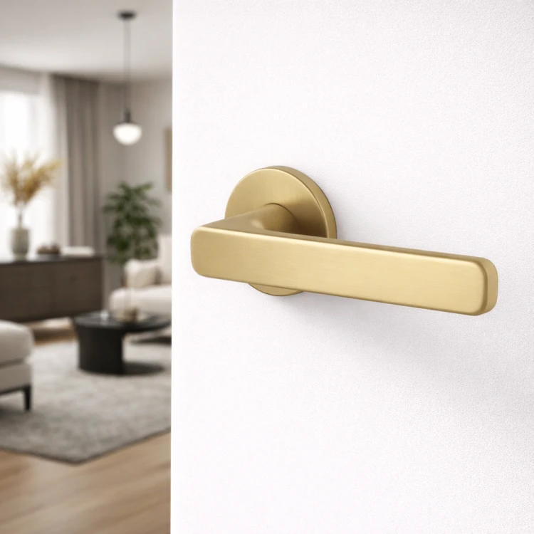 Klamka AZTEC SLIM satyna mosiądz – nowoczesna klamka do drzwi na okrągłej rozecie